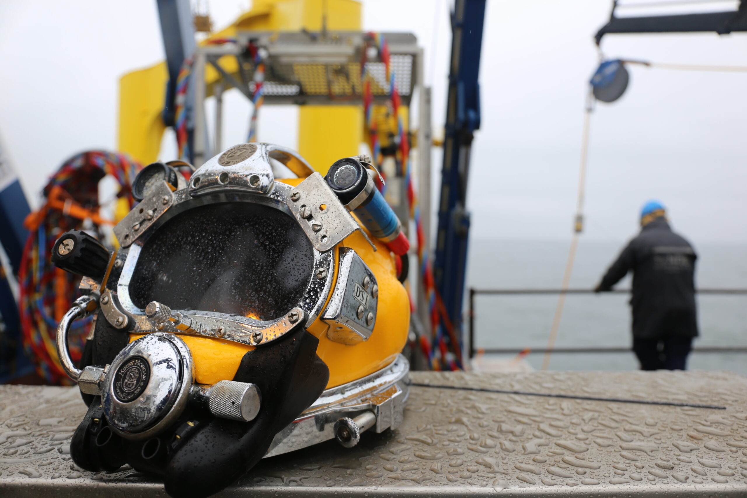 Diving helmet